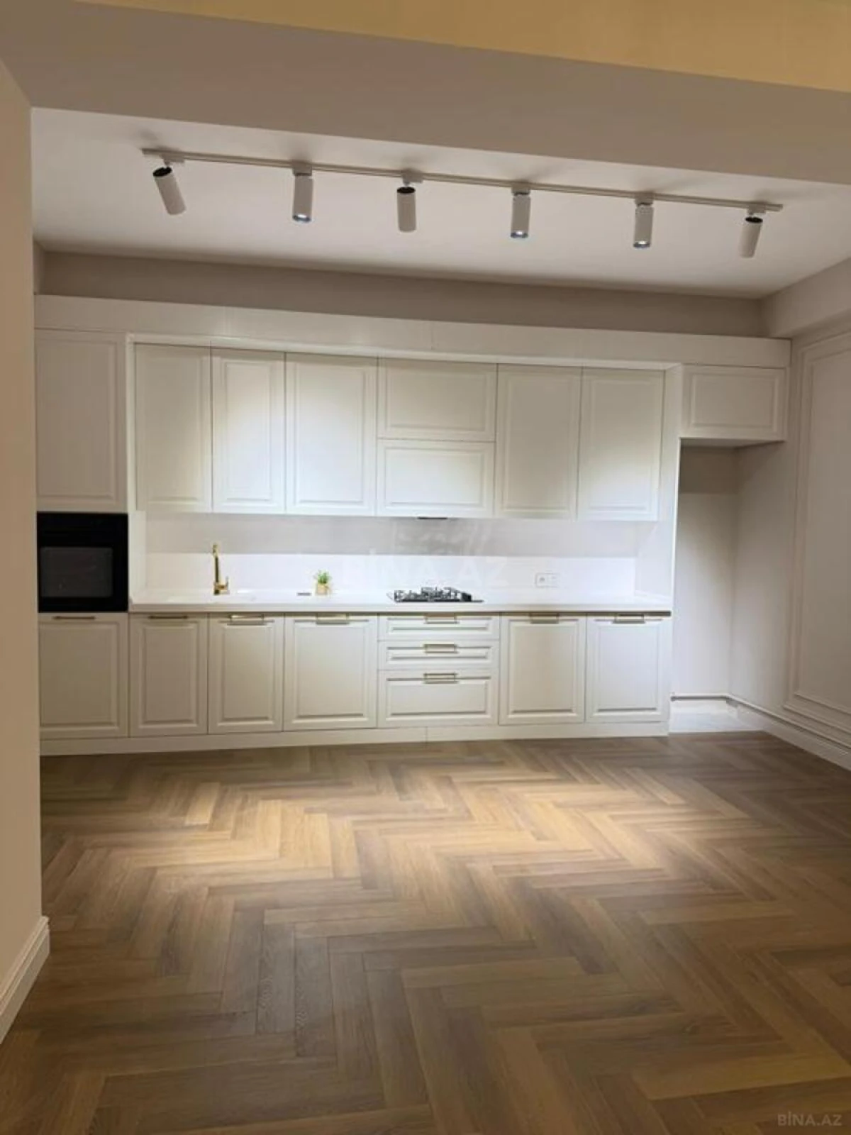 Satılır 3 otaqlı mənzil 110 m²
