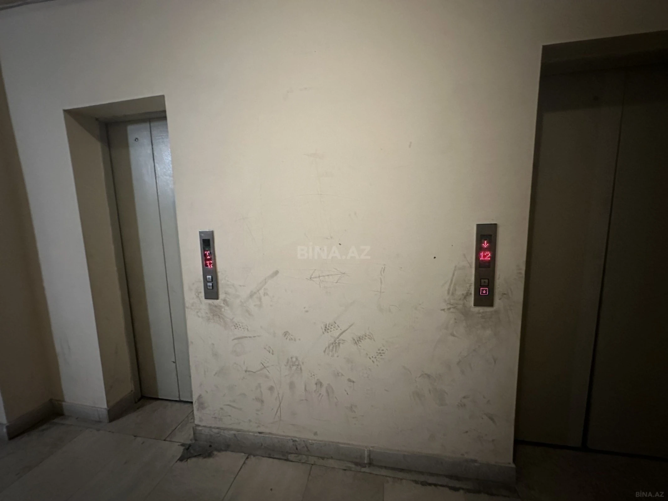 Satılır 2 otaqlı mənzil 106 m²