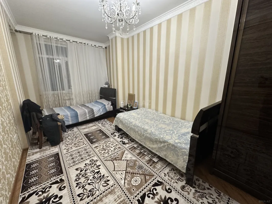 Satılır 2 otaqlı mənzil 106 m²
