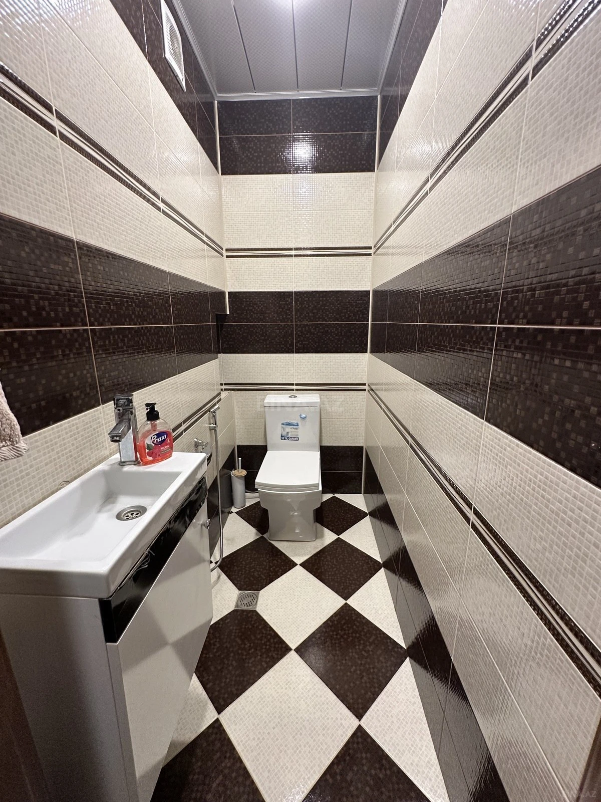 Satılır 2 otaqlı mənzil 106 m²