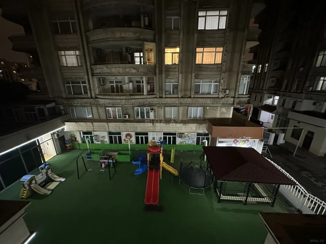 Satılır 2 otaqlı mənzil 106 m²