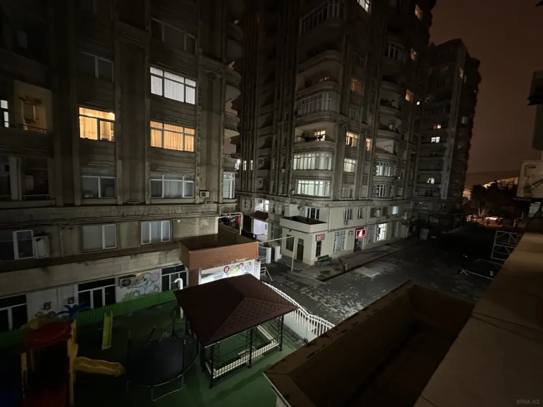 Satılır 2 otaqlı mənzil 106 m²