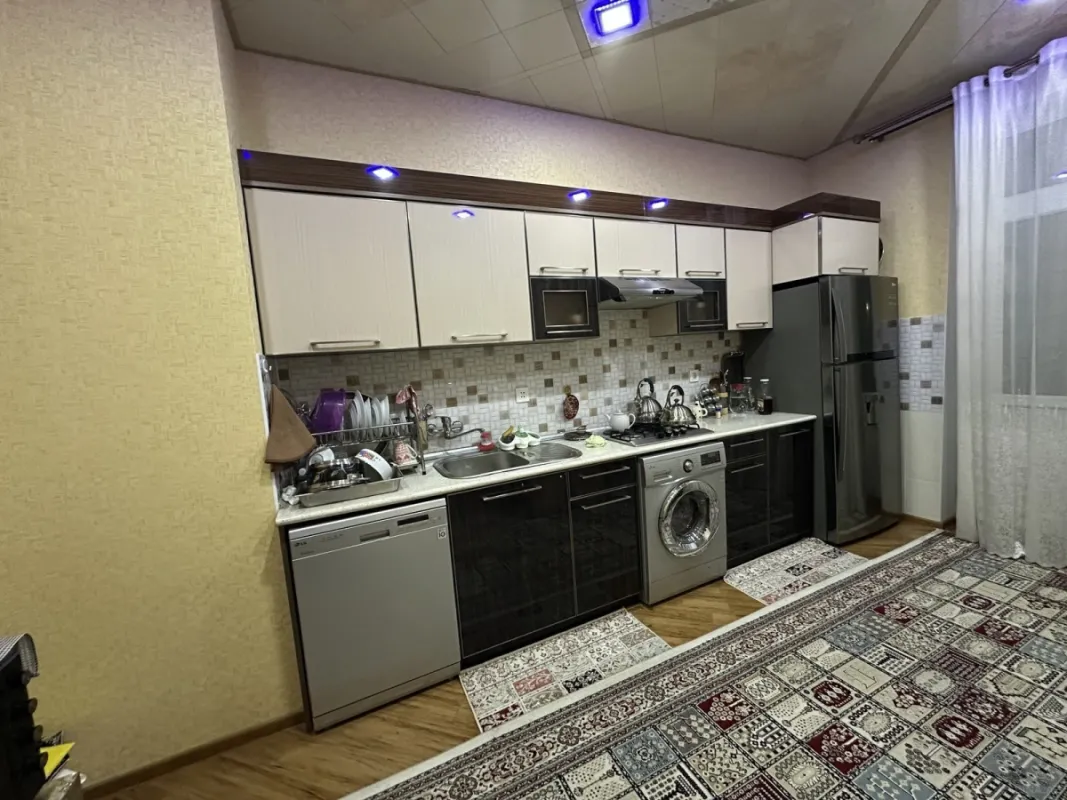 Satılır 2 otaqlı mənzil 106 m²