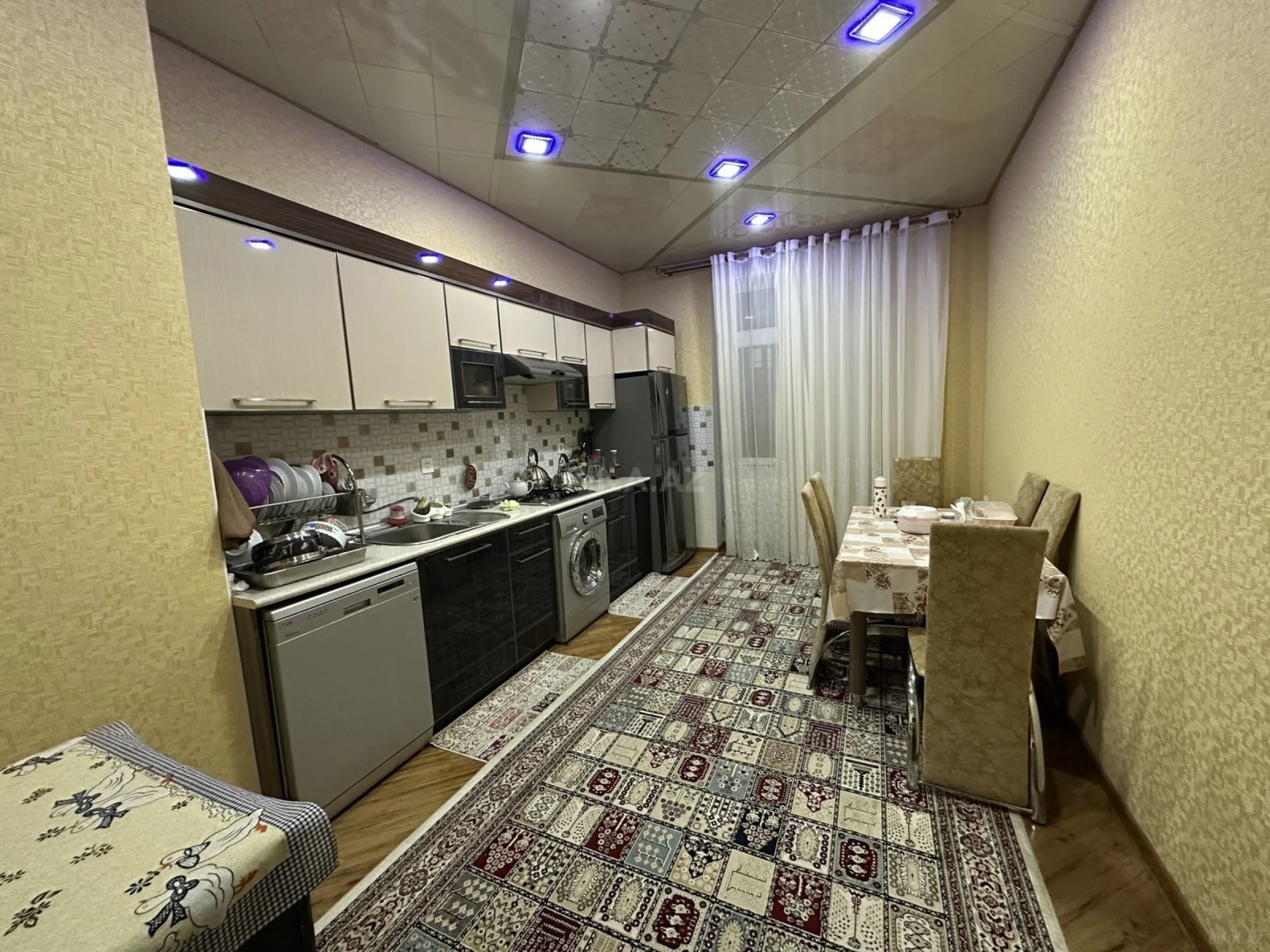 Satılır 2 otaqlı mənzil 106 m²