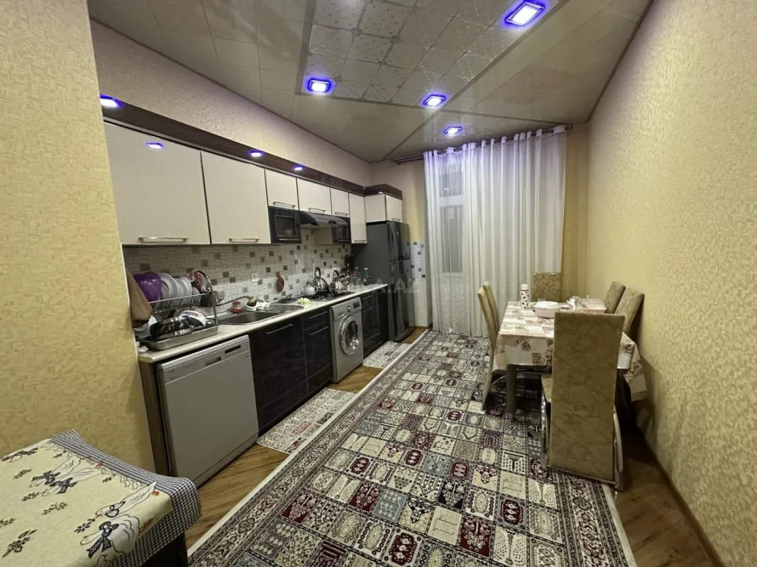 Satılır 2 otaqlı mənzil 106 m²