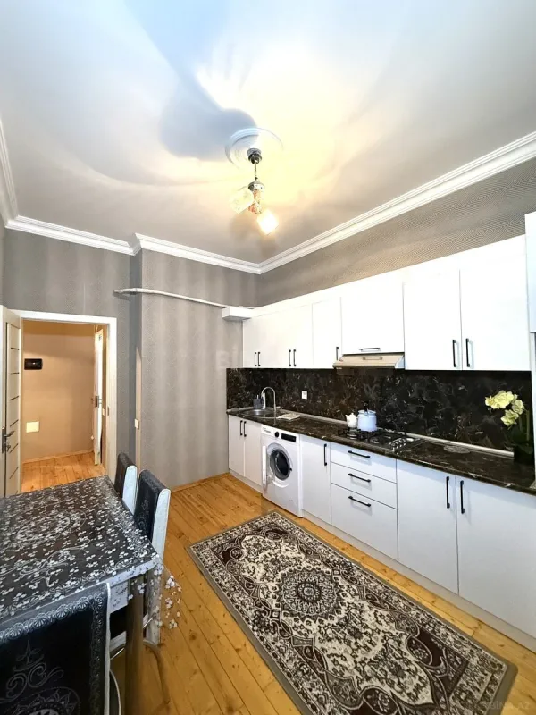Kirayə verilir 2 otaqlı mənzil 80 m²