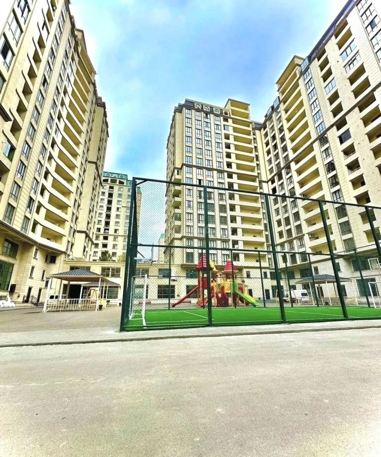 Kirayə verilir 2 otaqlı mənzil 80 m²