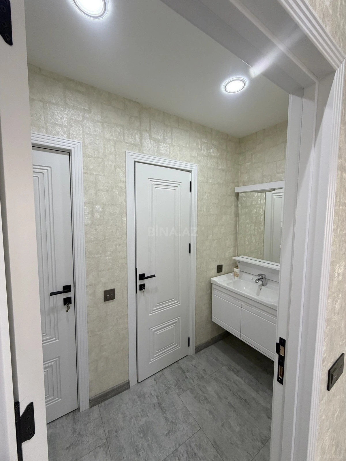 Satılır 2 otaqlı mənzil 91 m²