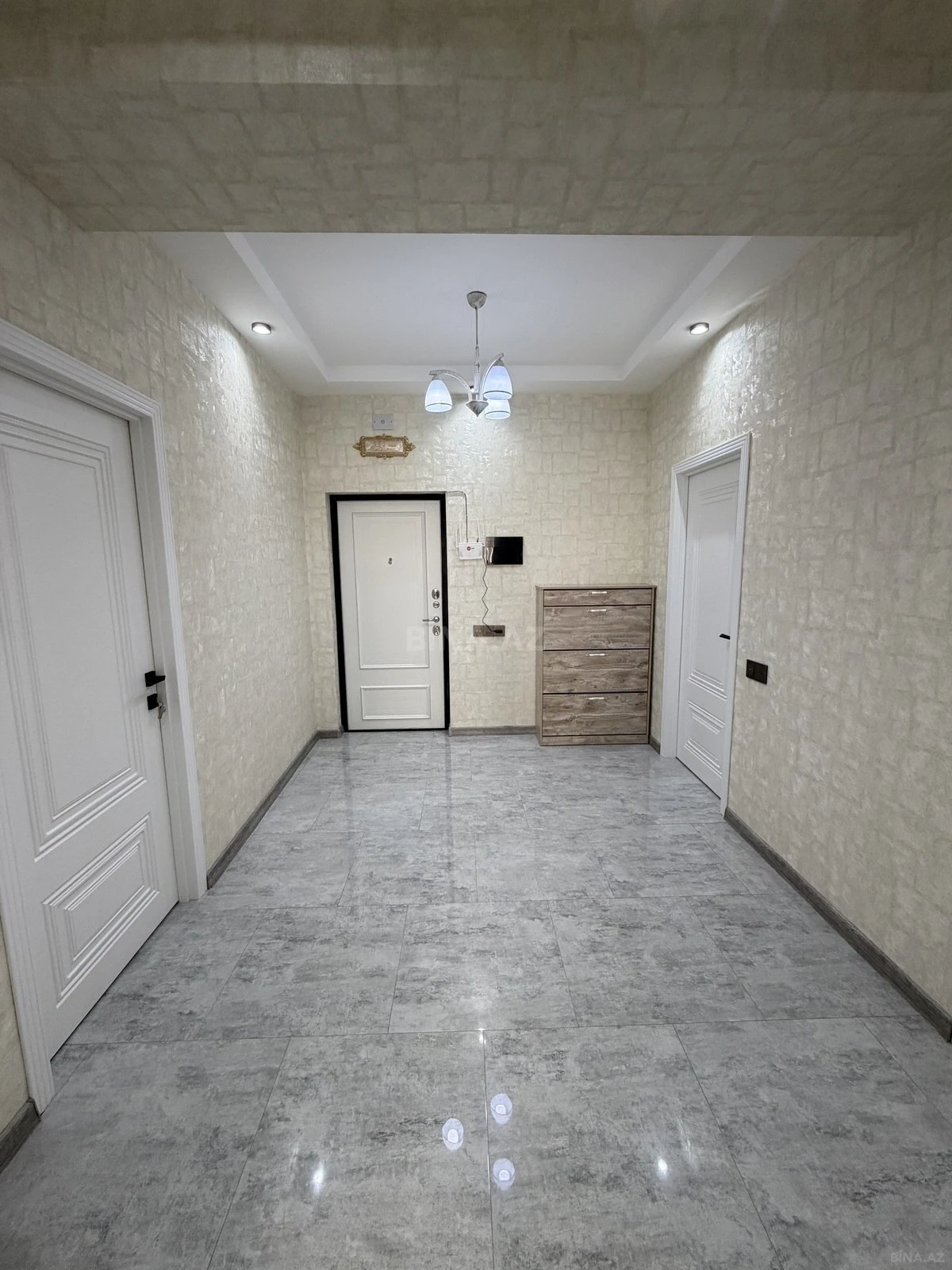 Satılır 2 otaqlı mənzil 91 m²