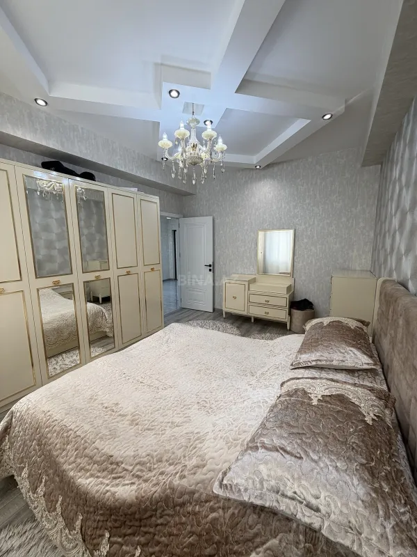 Satılır 2 otaqlı mənzil 91 m²