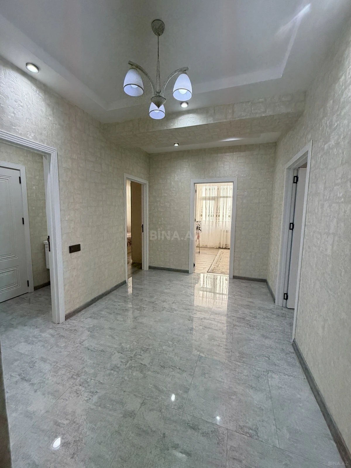 Satılır 2 otaqlı mənzil 91 m²