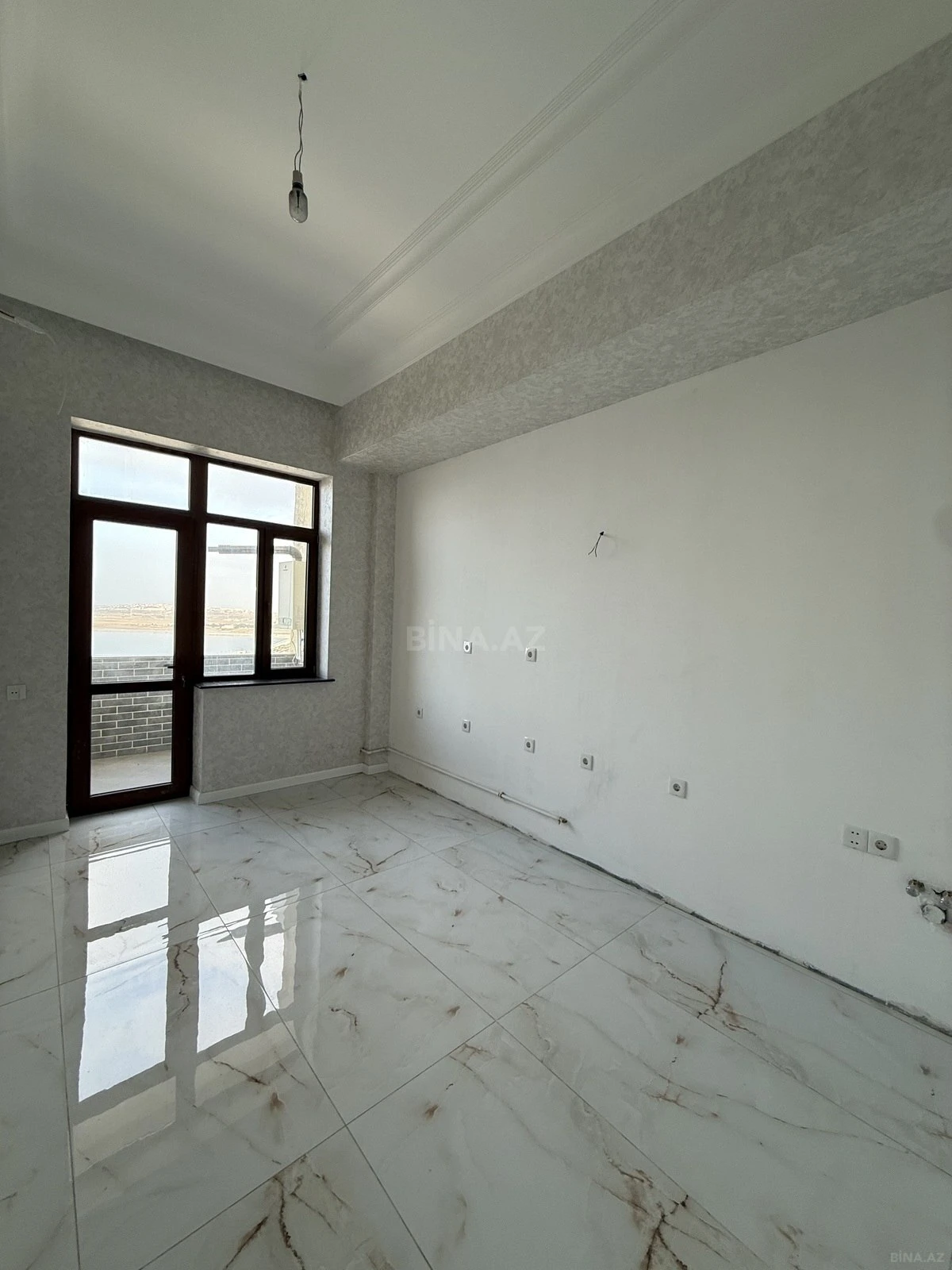 Satılır 2 otaqlı mənzil 71 m²
