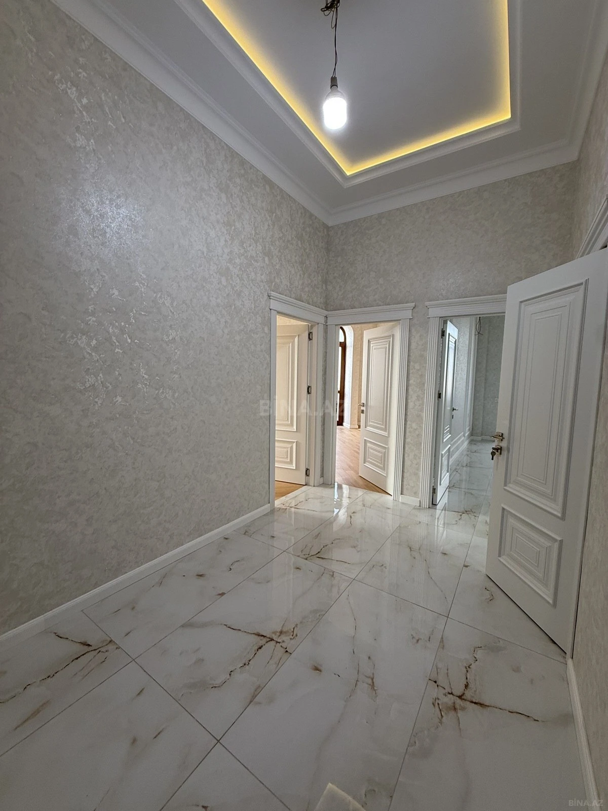 Satılır 2 otaqlı mənzil 71 m²