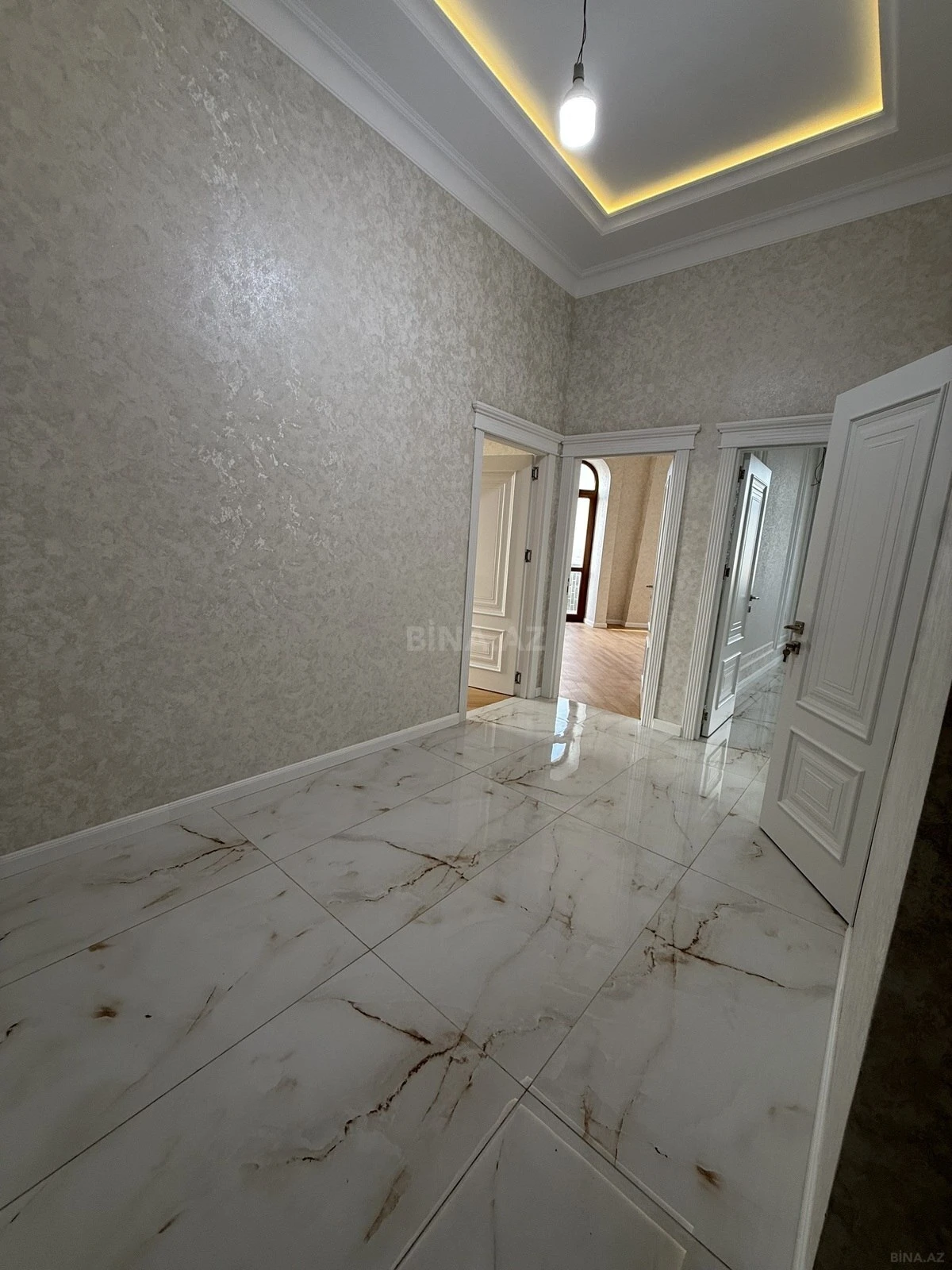 Satılır 2 otaqlı mənzil 71 m²
