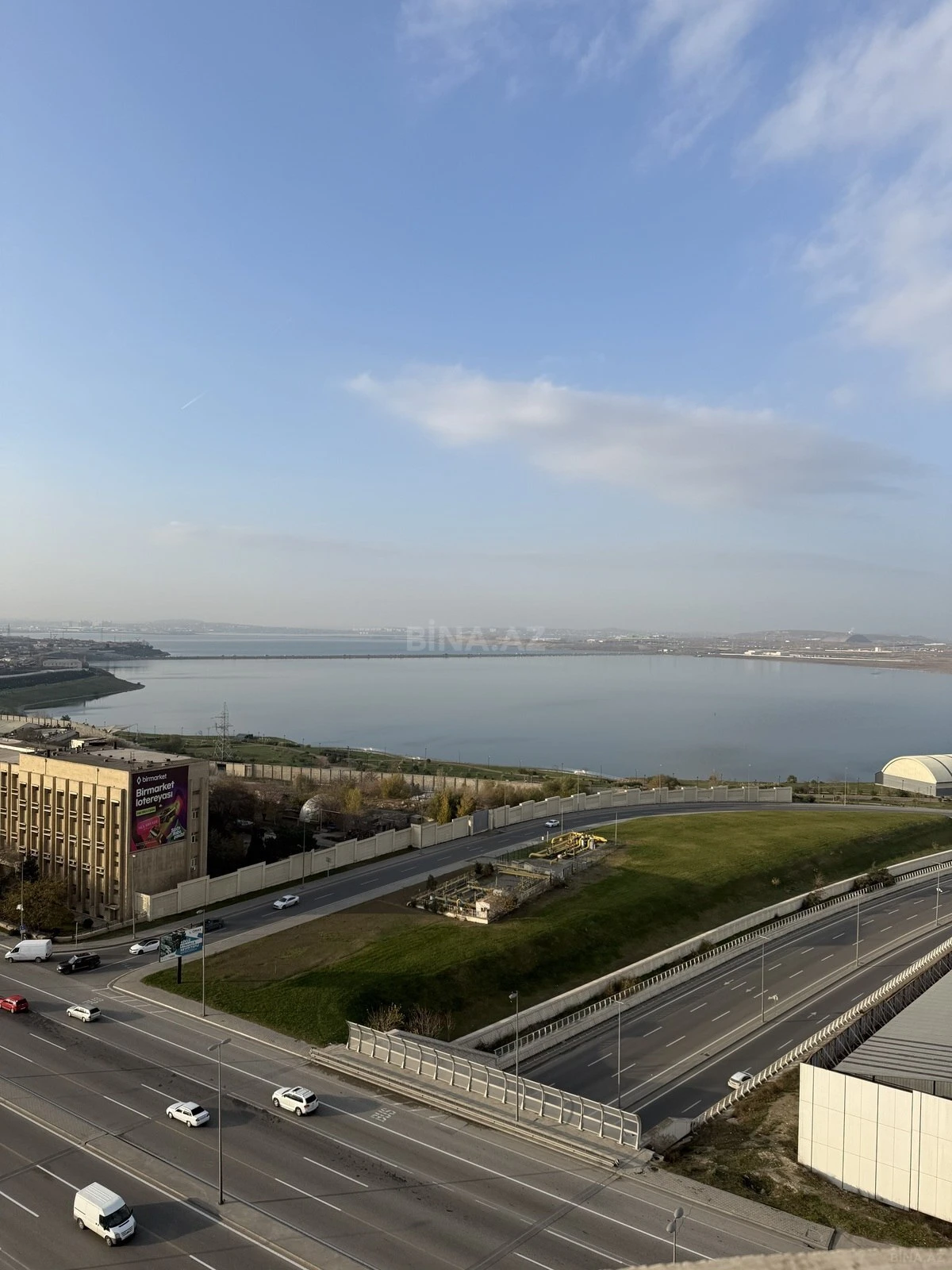Satılır 2 otaqlı mənzil 71 m²