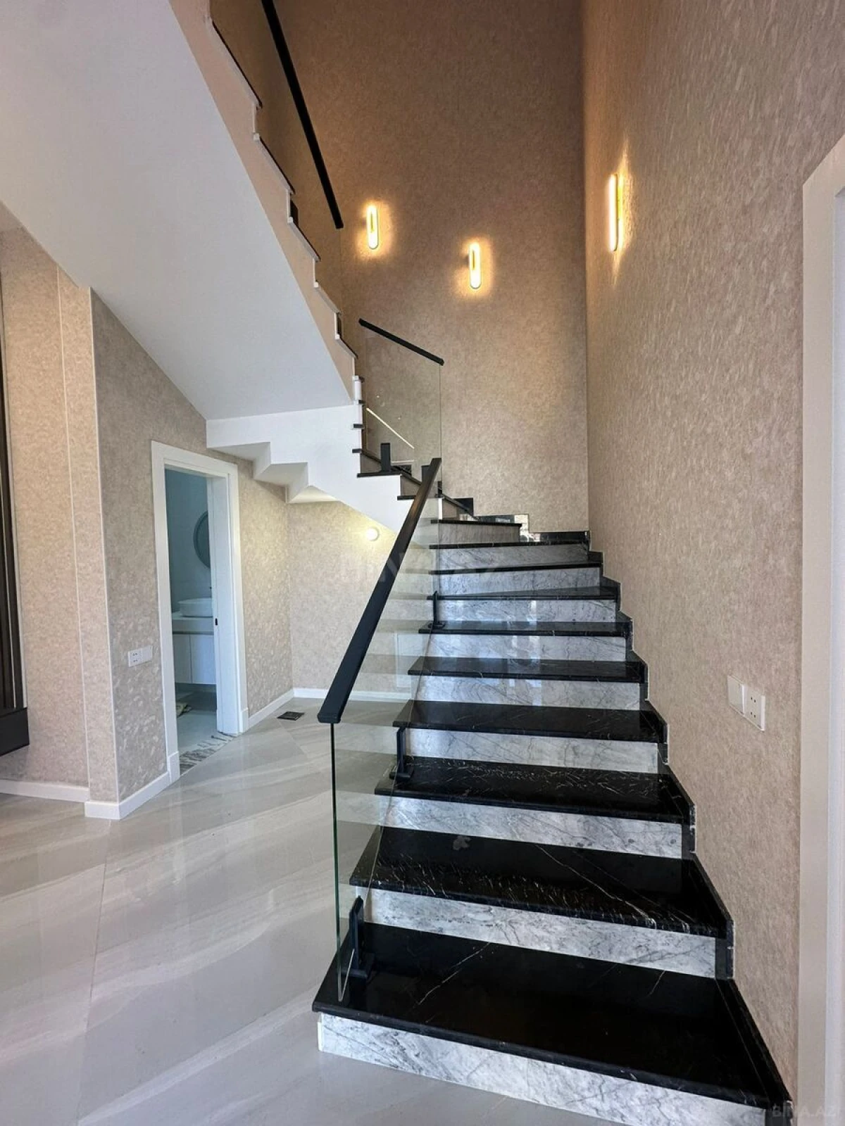 Kirayə verilir 5 otaqlı həyət evi 220 m²