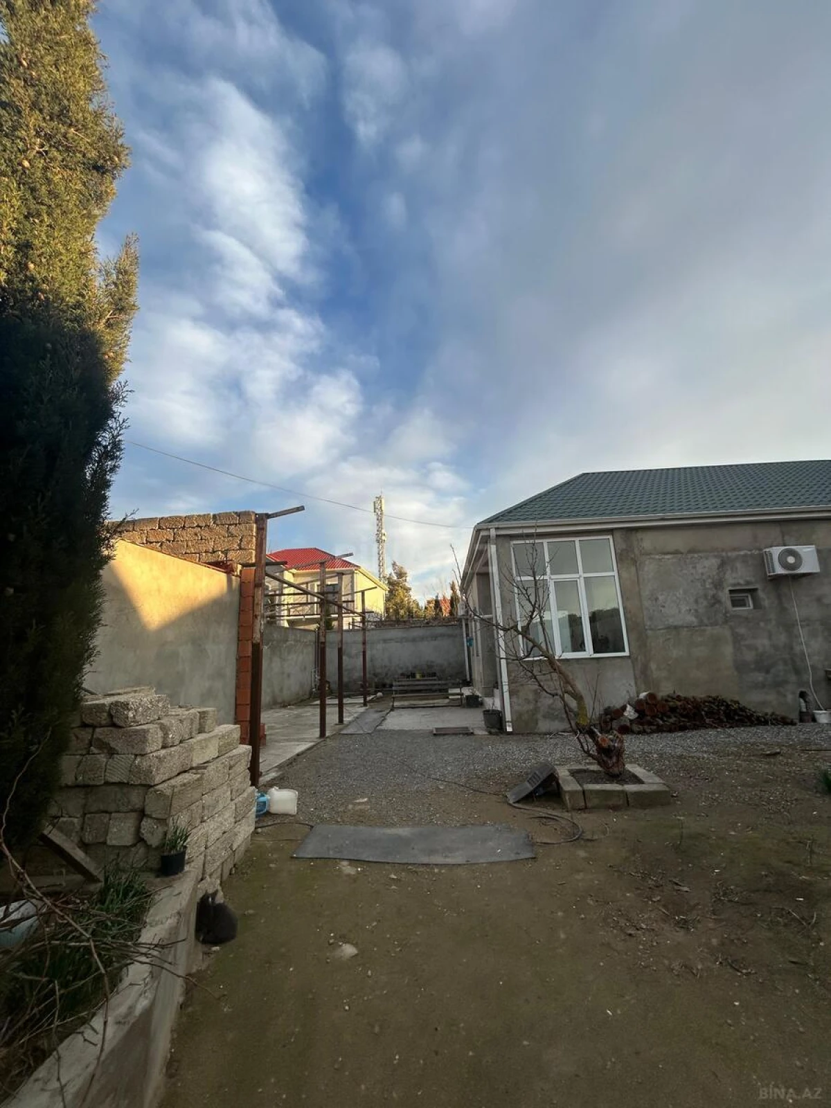 Satılır 3 otaqlı həyət evi 250 m²