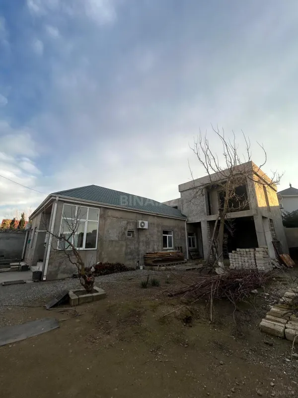 Satılır 3 otaqlı həyət evi 250 m²