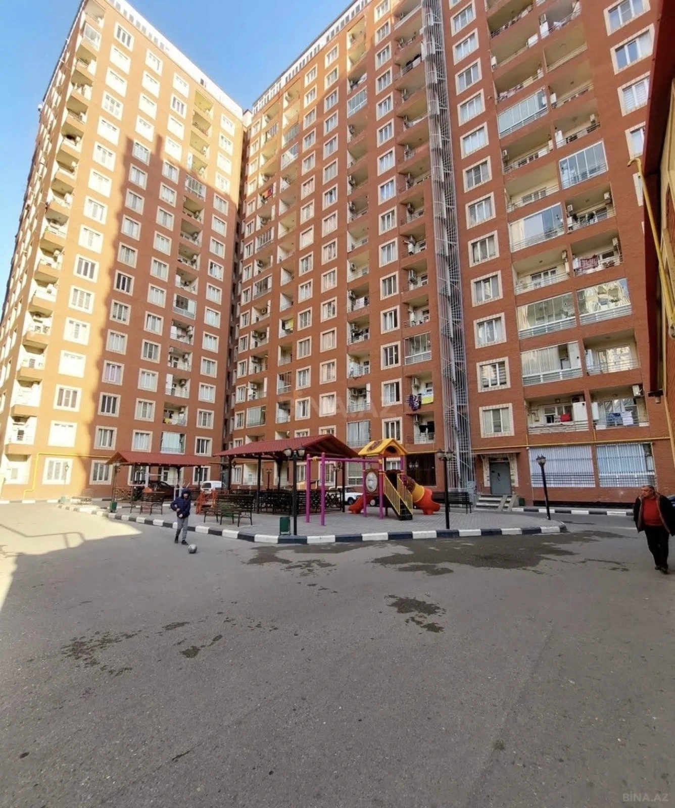 Satılır 2 otaqlı mənzil 97 m²