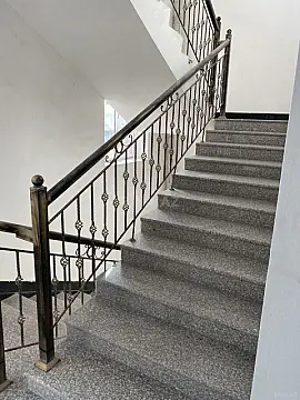 Satılır 4 otaqlı mənzil 170 m²