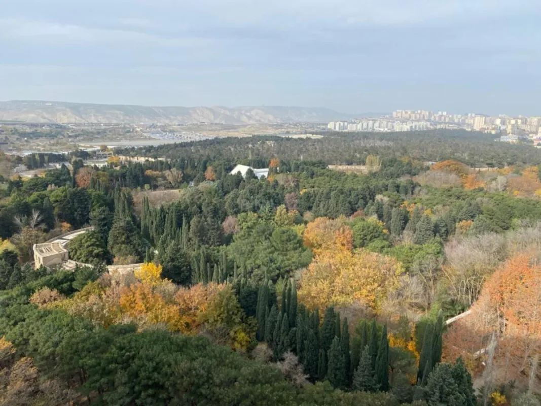 Satılır 4 otaqlı mənzil 170 m²