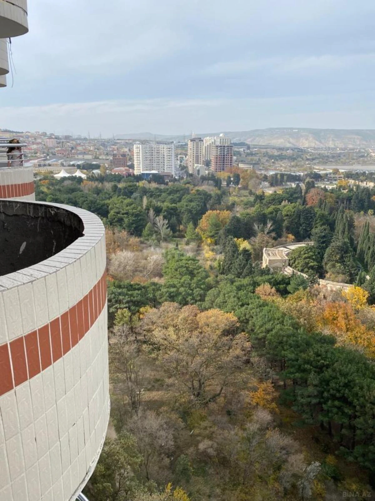 Satılır 4 otaqlı mənzil 170 m²