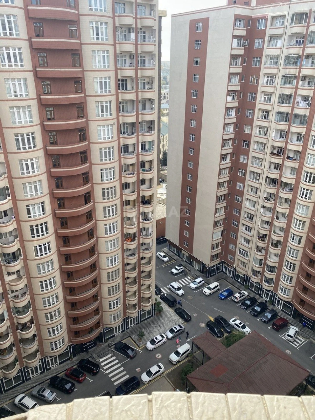 Satılır 4 otaqlı mənzil 170 m²