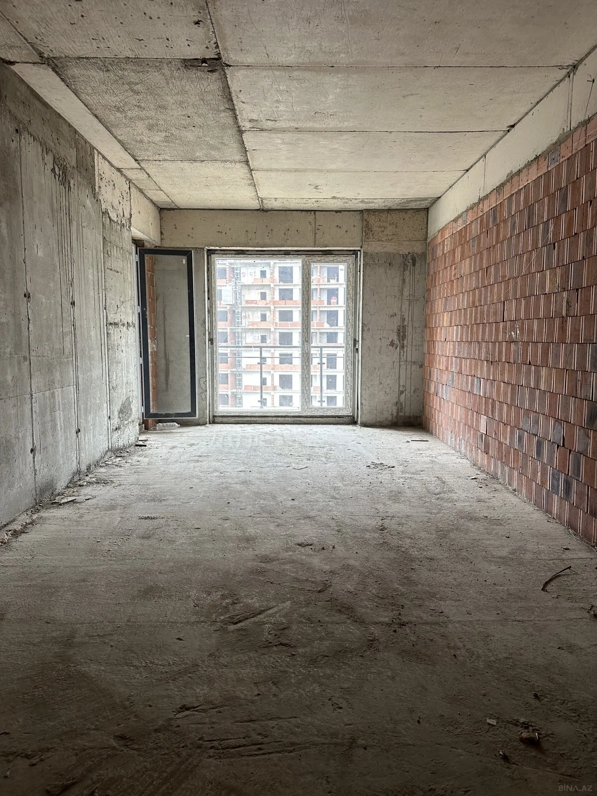Satılır 2 otaqlı mənzil 92 m²
