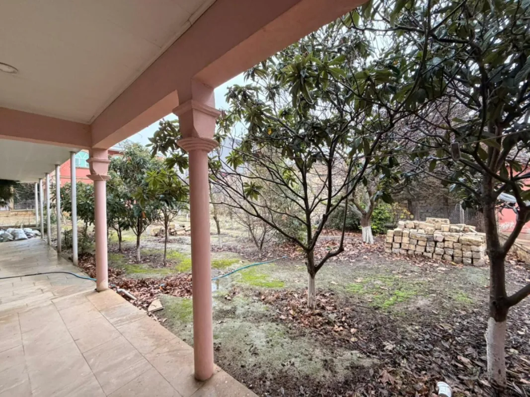 Satılır 5 otaqlı həyət evi 300 m²