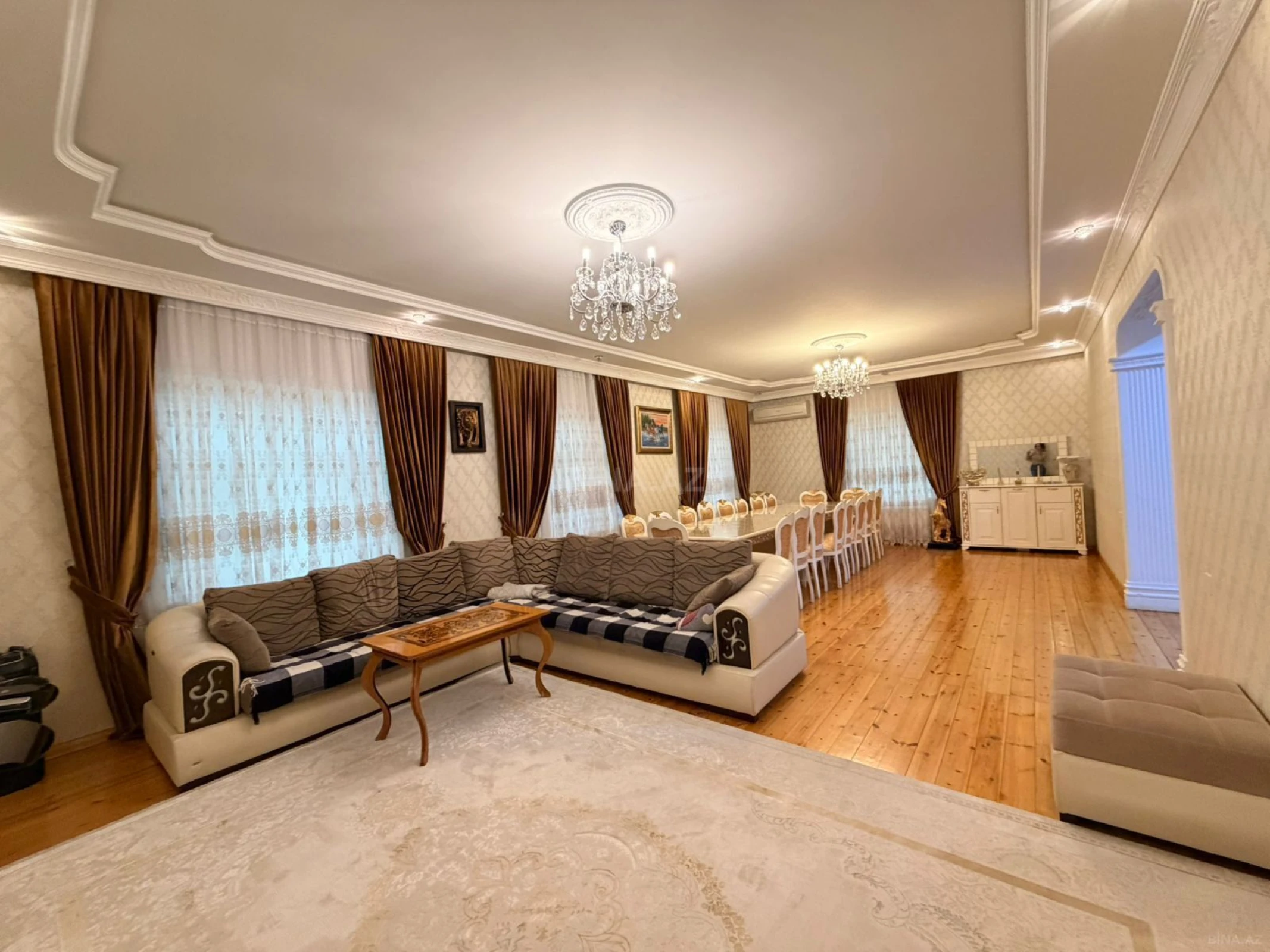 Satılır 5 otaqlı həyət evi 300 m²
