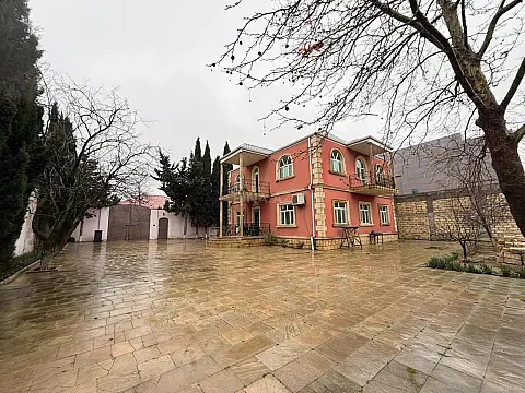 Satılır 5 otaqlı həyət evi 300 m²