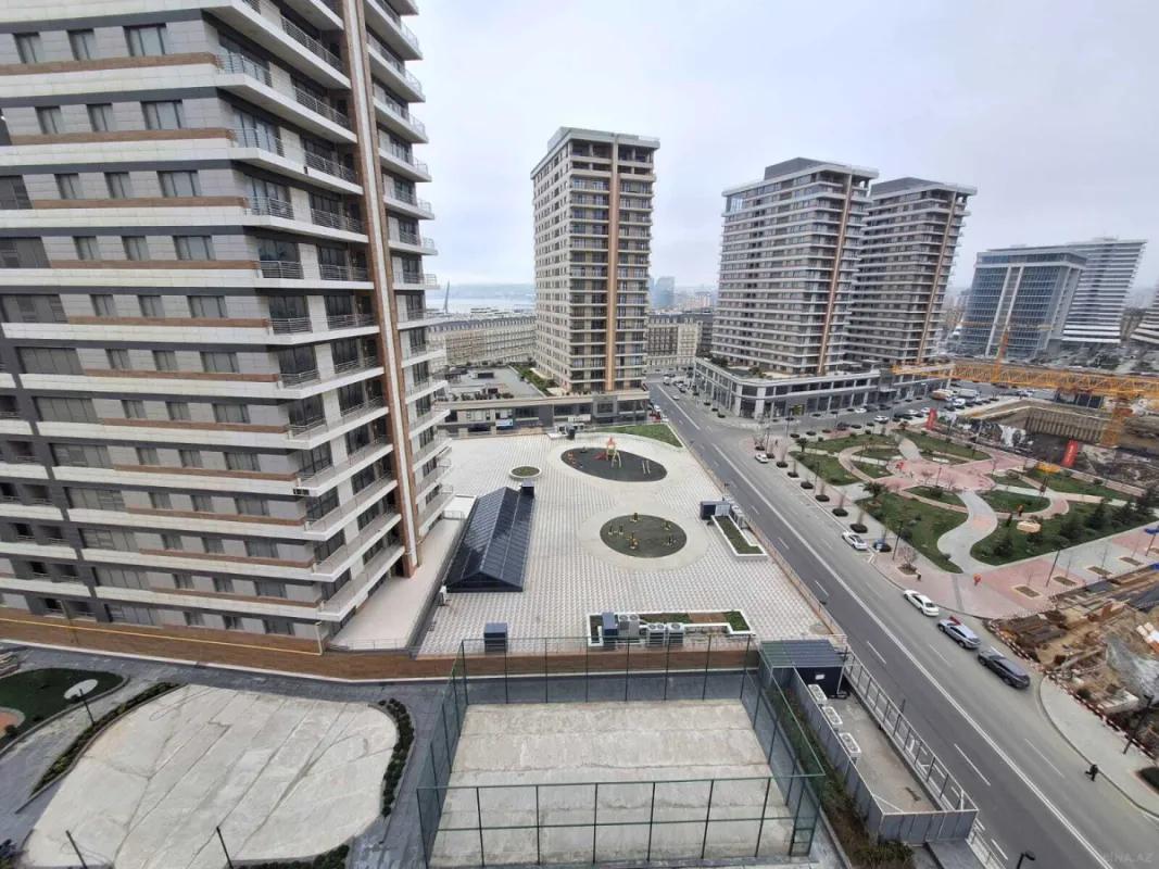 Satılır 3 otaqlı mənzil 163 m²