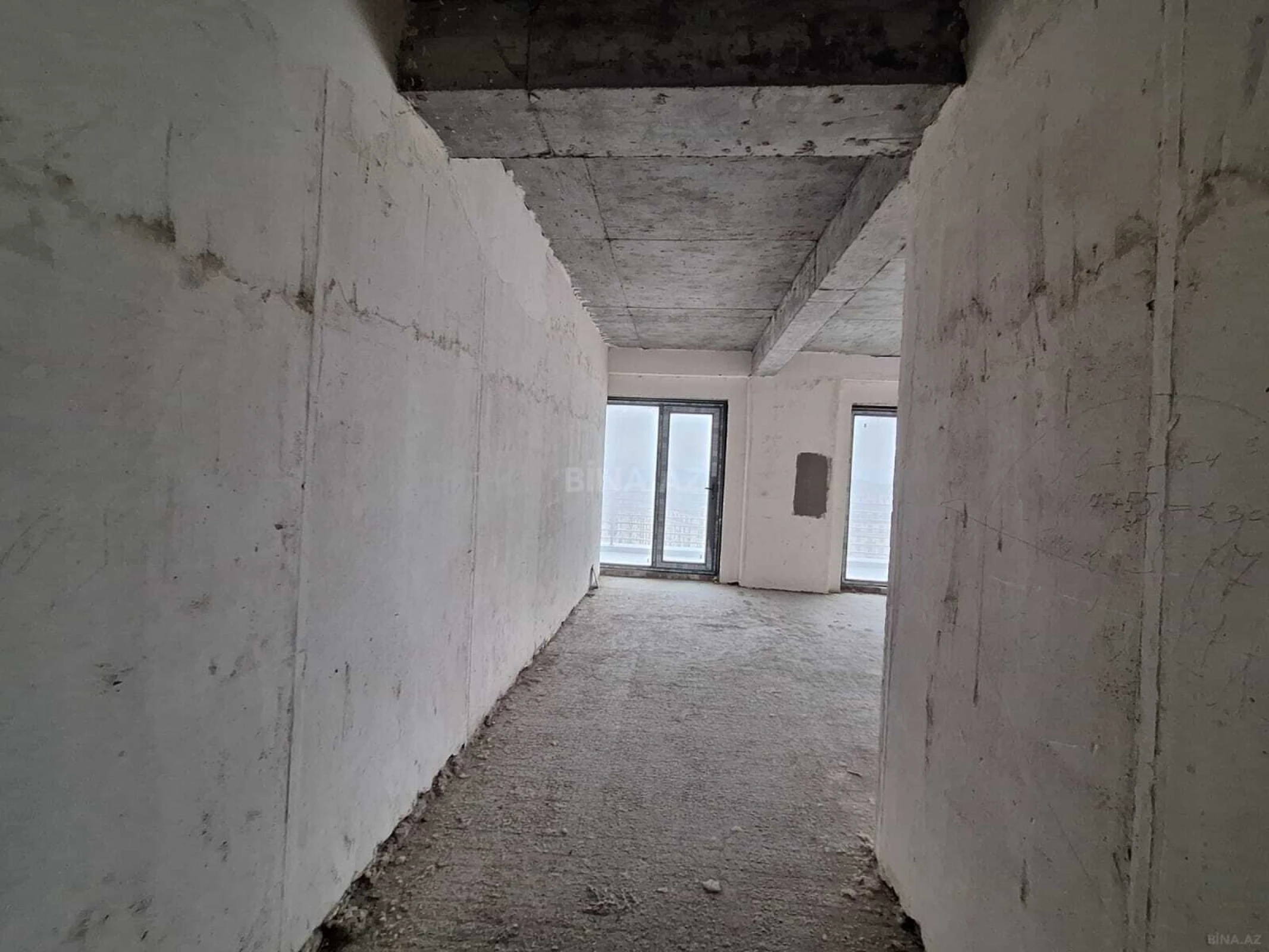 Satılır 3 otaqlı mənzil 163 m²