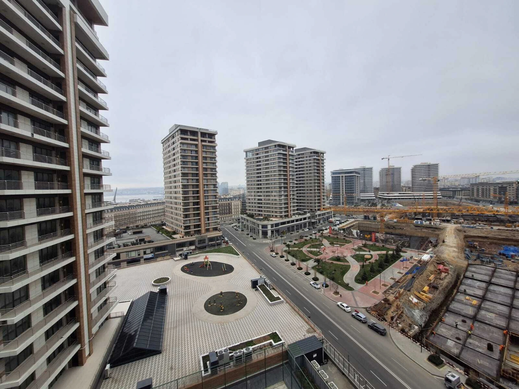 Satılır 3 otaqlı mənzil 163 m²