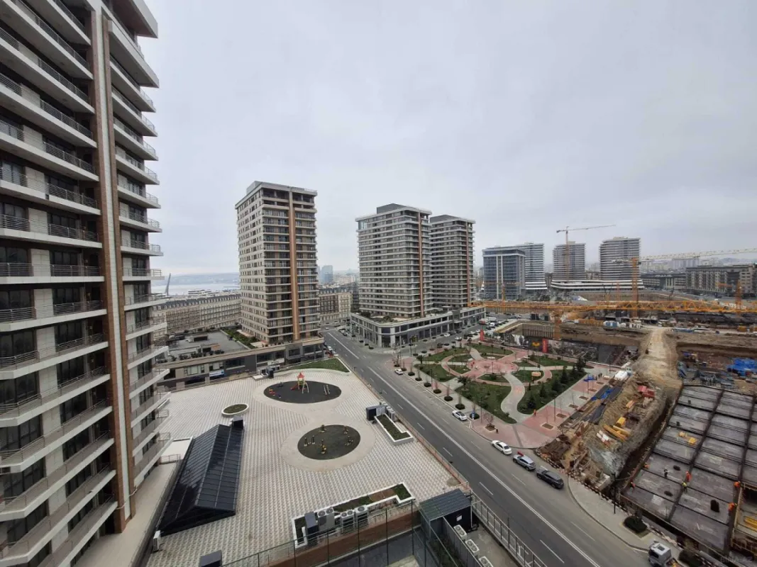 Satılır 3 otaqlı mənzil 163 m²