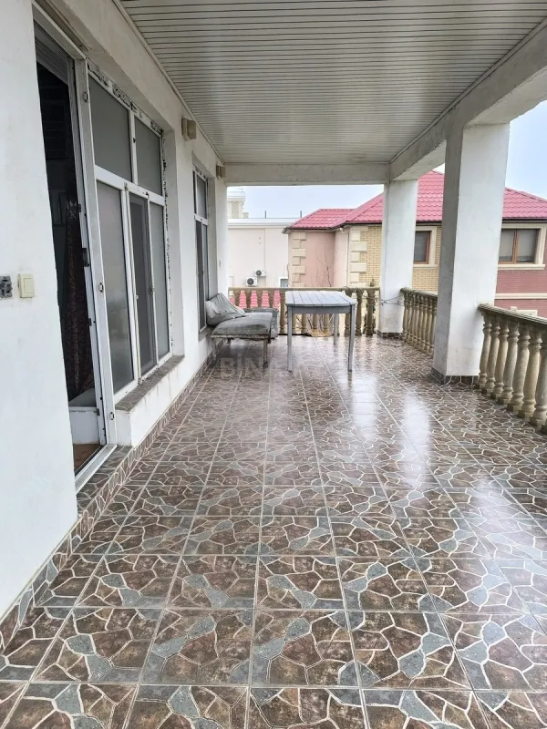 Satılır 5 otaqlı həyət evi 250 m²