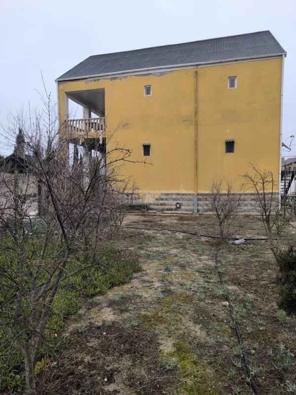 Satılır 5 otaqlı həyət evi 250 m²
