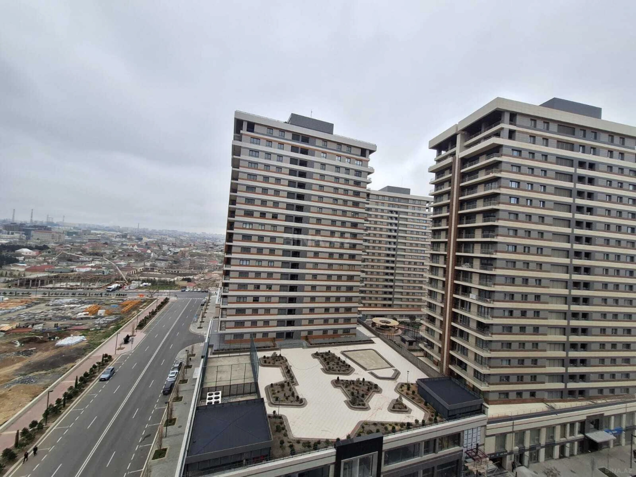 Satılır 3 otaqlı mənzil 163 m²