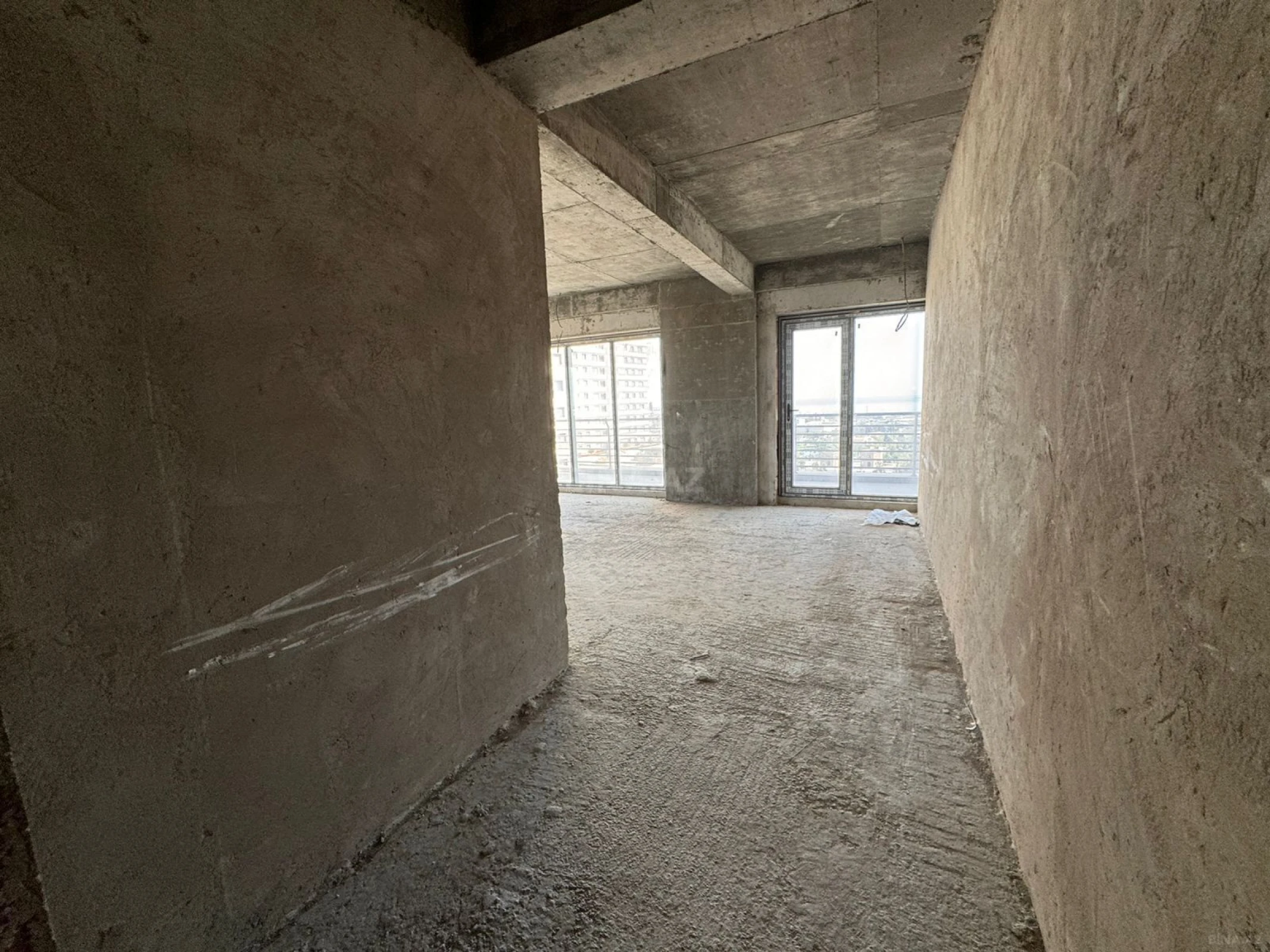 Satılır 3 otaqlı mənzil 163 m²