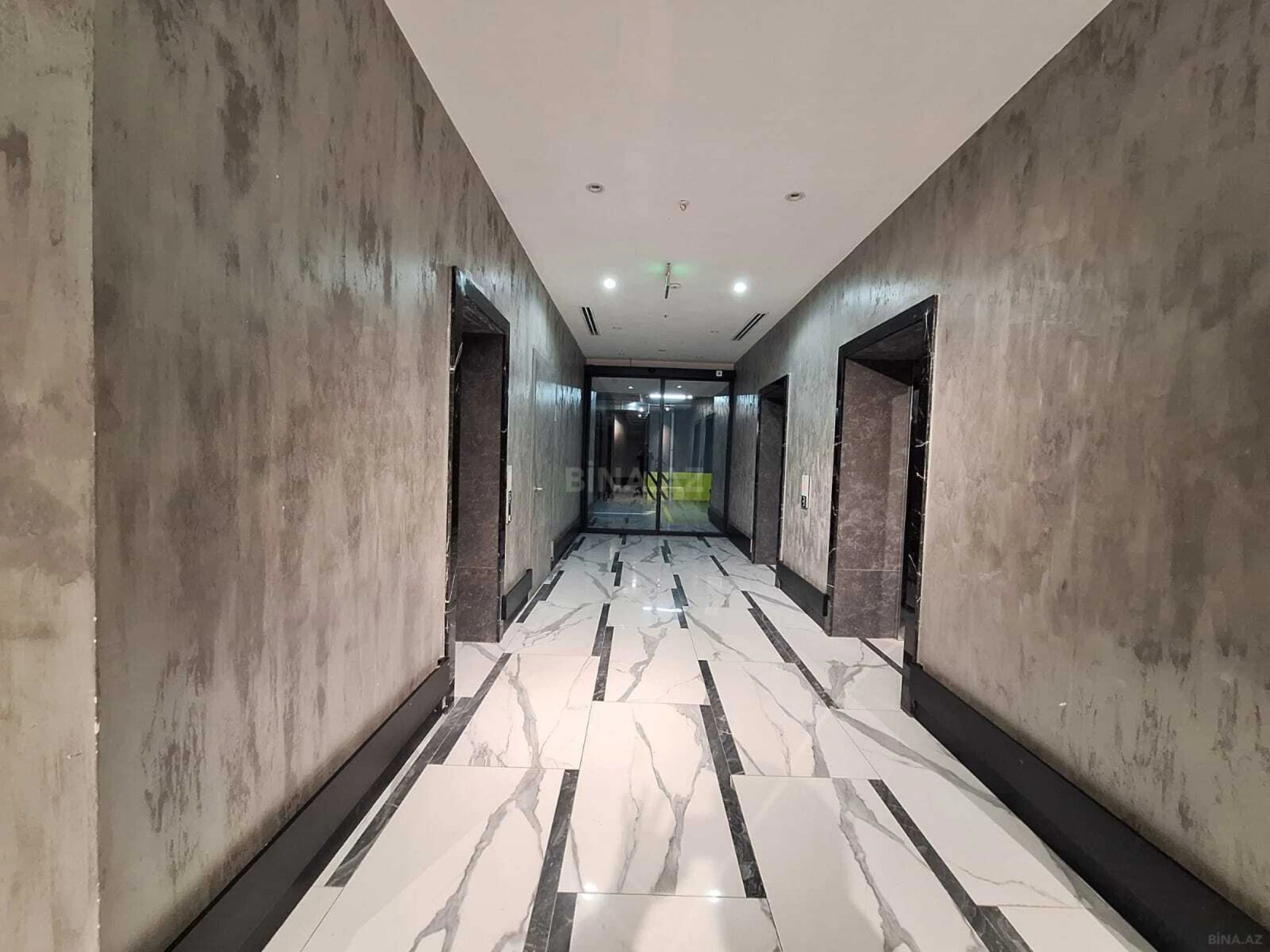 Satılır 3 otaqlı mənzil 163 m²