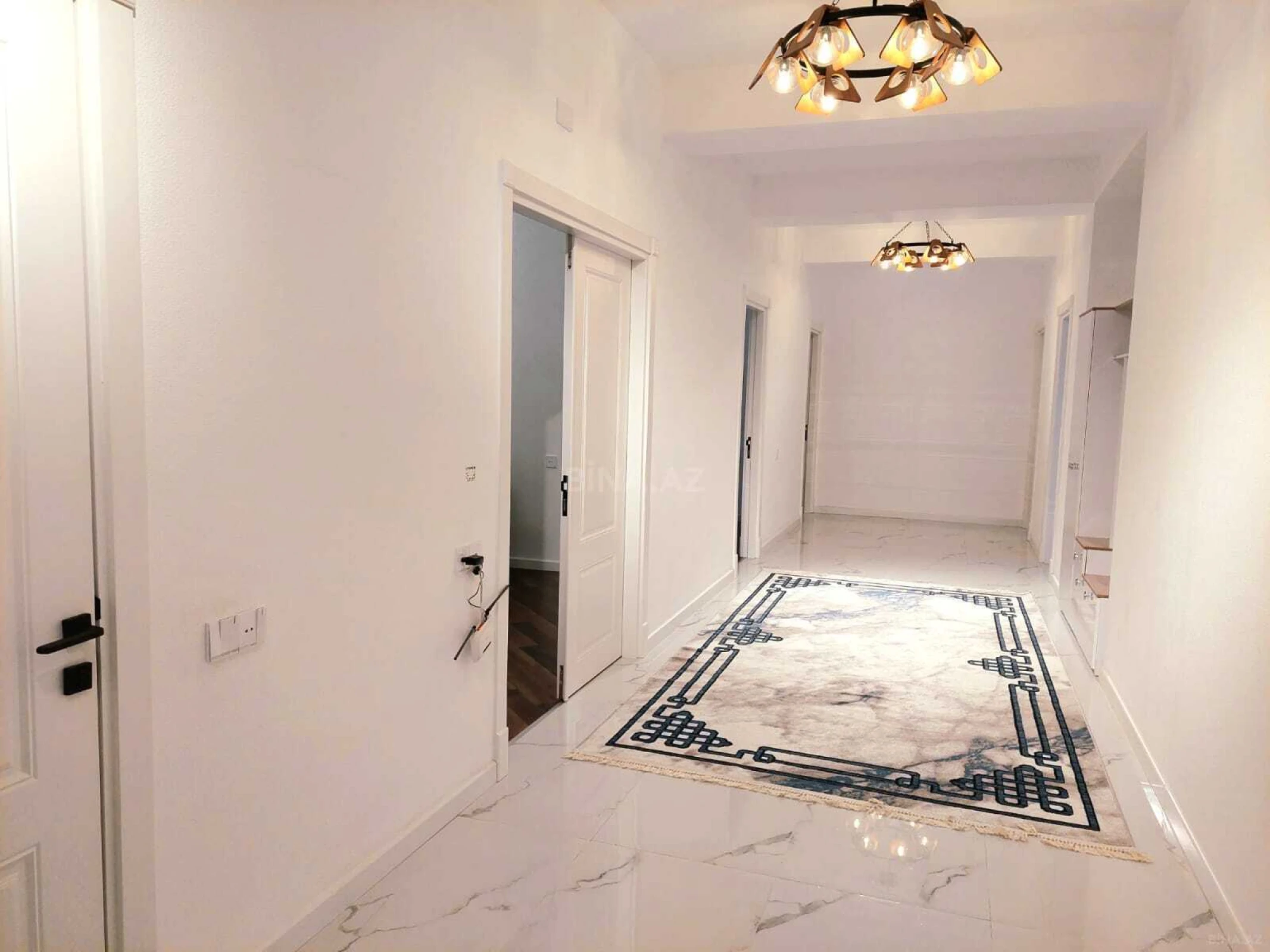 Satılır 4 otaqlı mənzil 180 m²