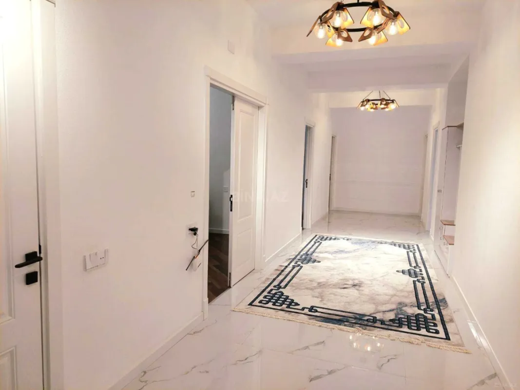 Satılır 4 otaqlı mənzil 180 m²