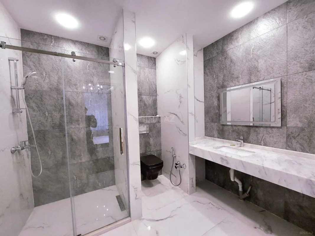 Satılır 4 otaqlı mənzil 180 m²
