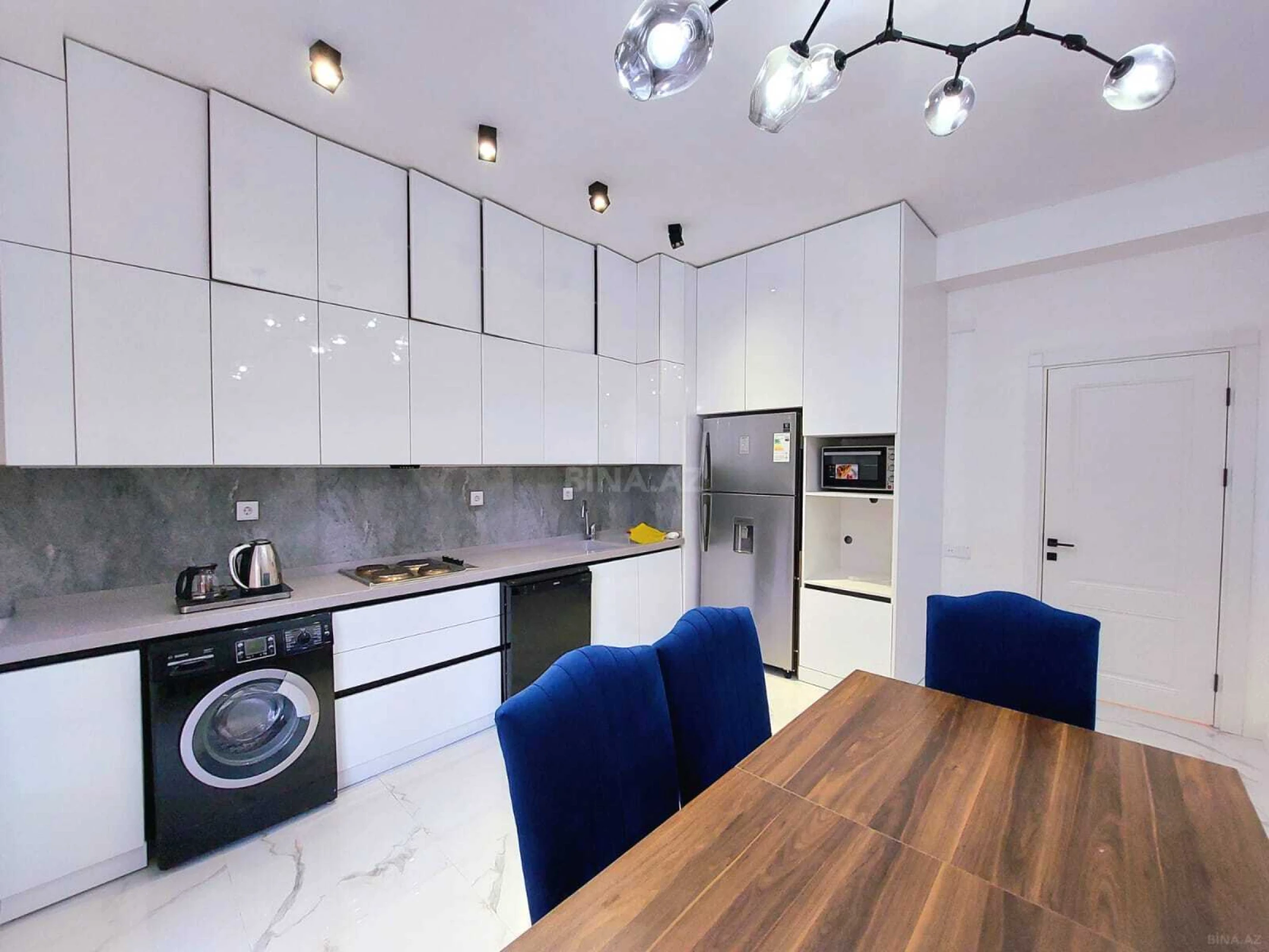 Satılır 4 otaqlı mənzil 180 m²