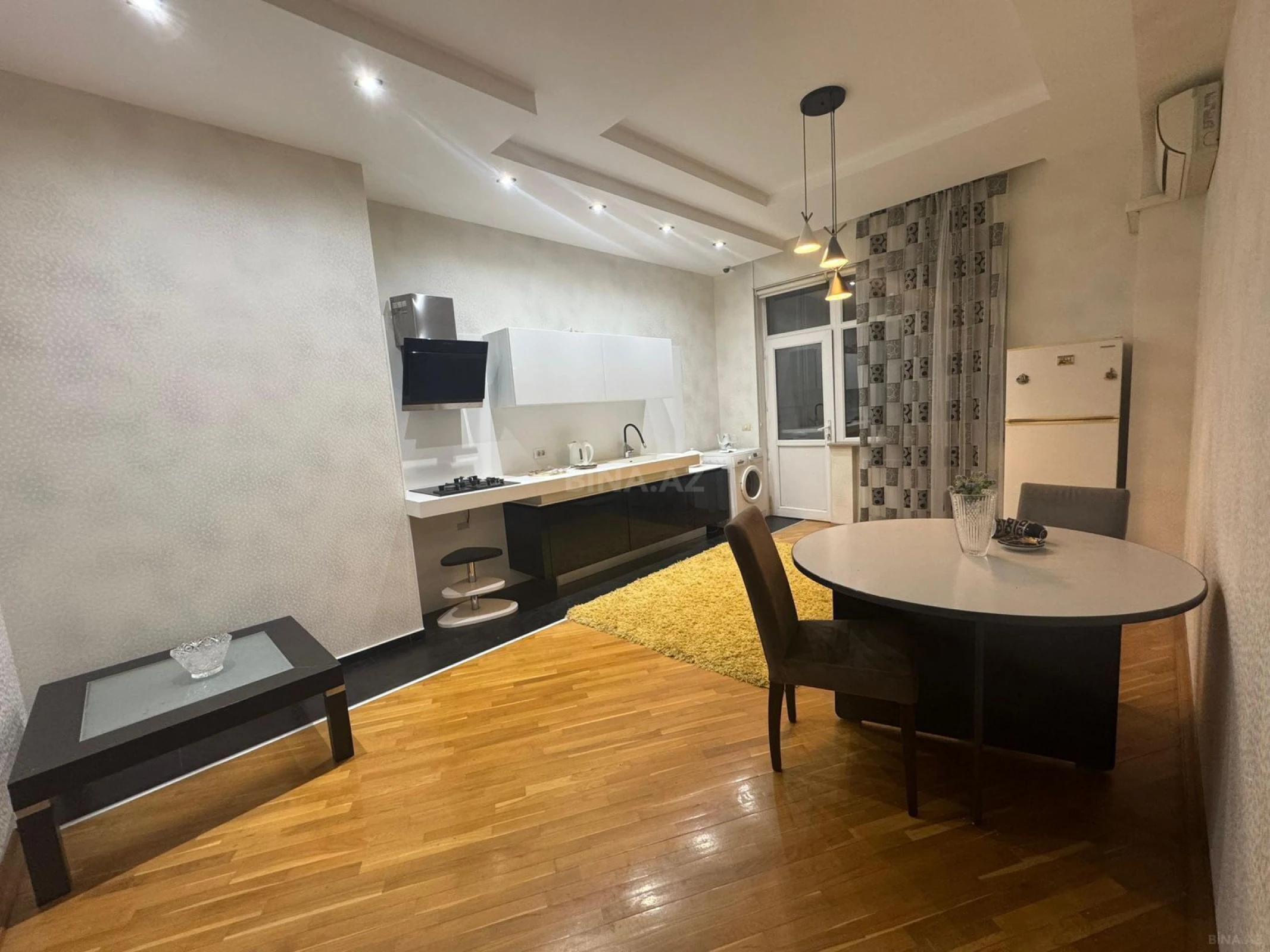 Kirayə verilir 2 otaqlı mənzil 110 m²