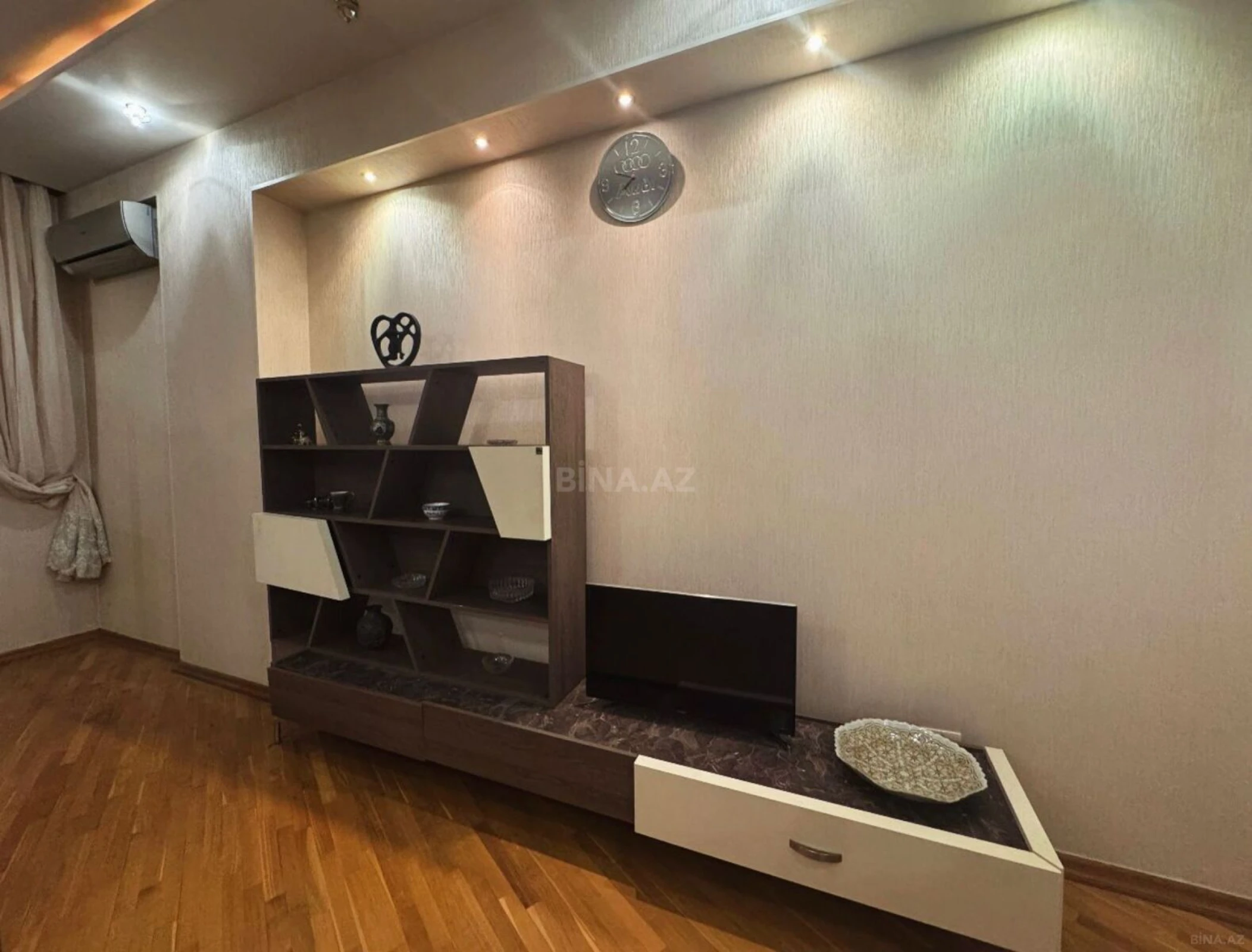 Kirayə verilir 2 otaqlı mənzil 110 m²