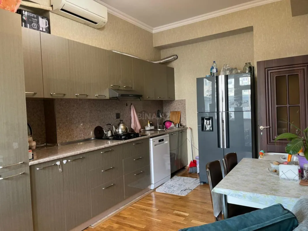 Satılır 3 otaqlı mənzil 110 m²