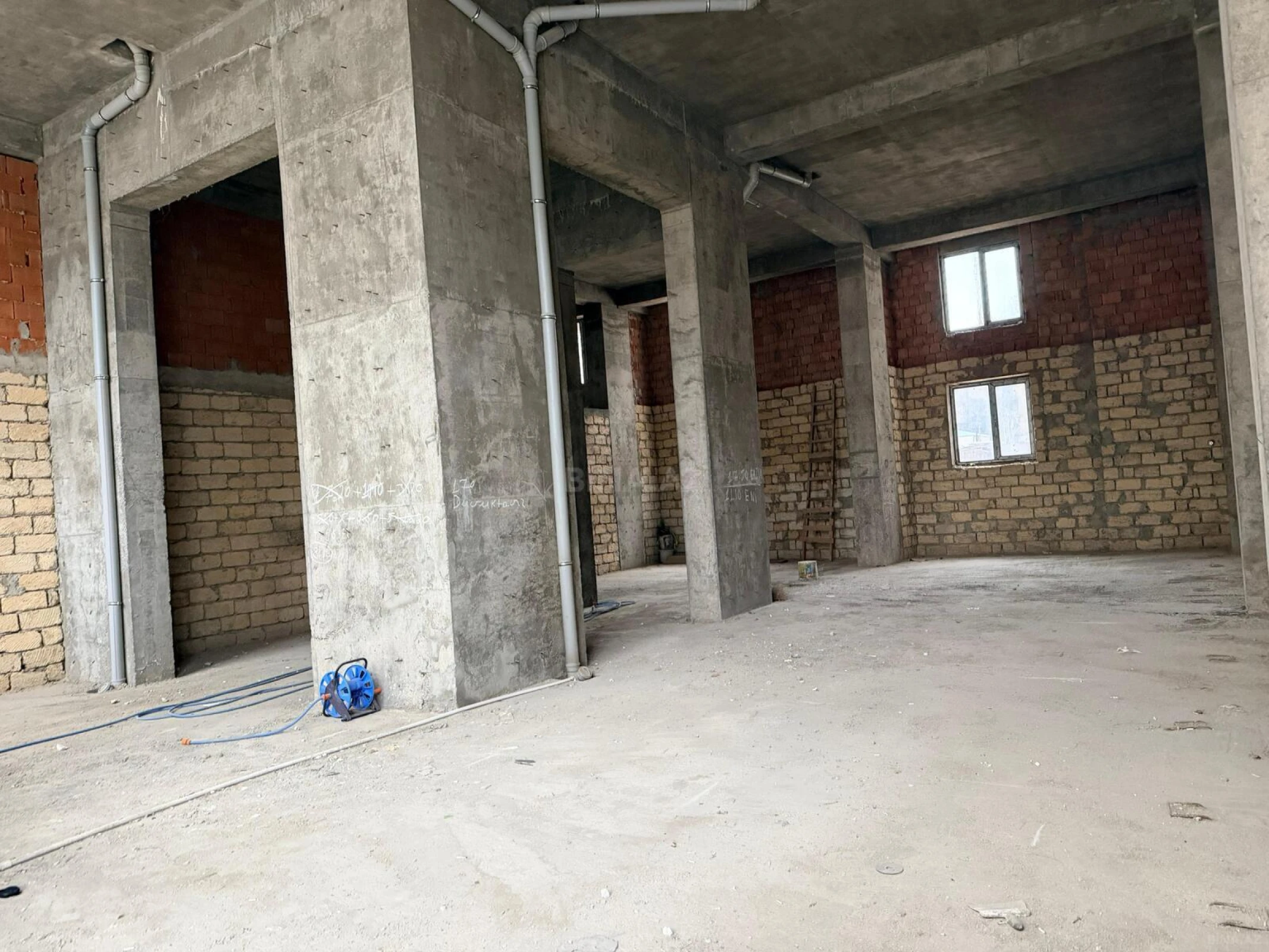 Kirayə verilir obyekt 211 m²