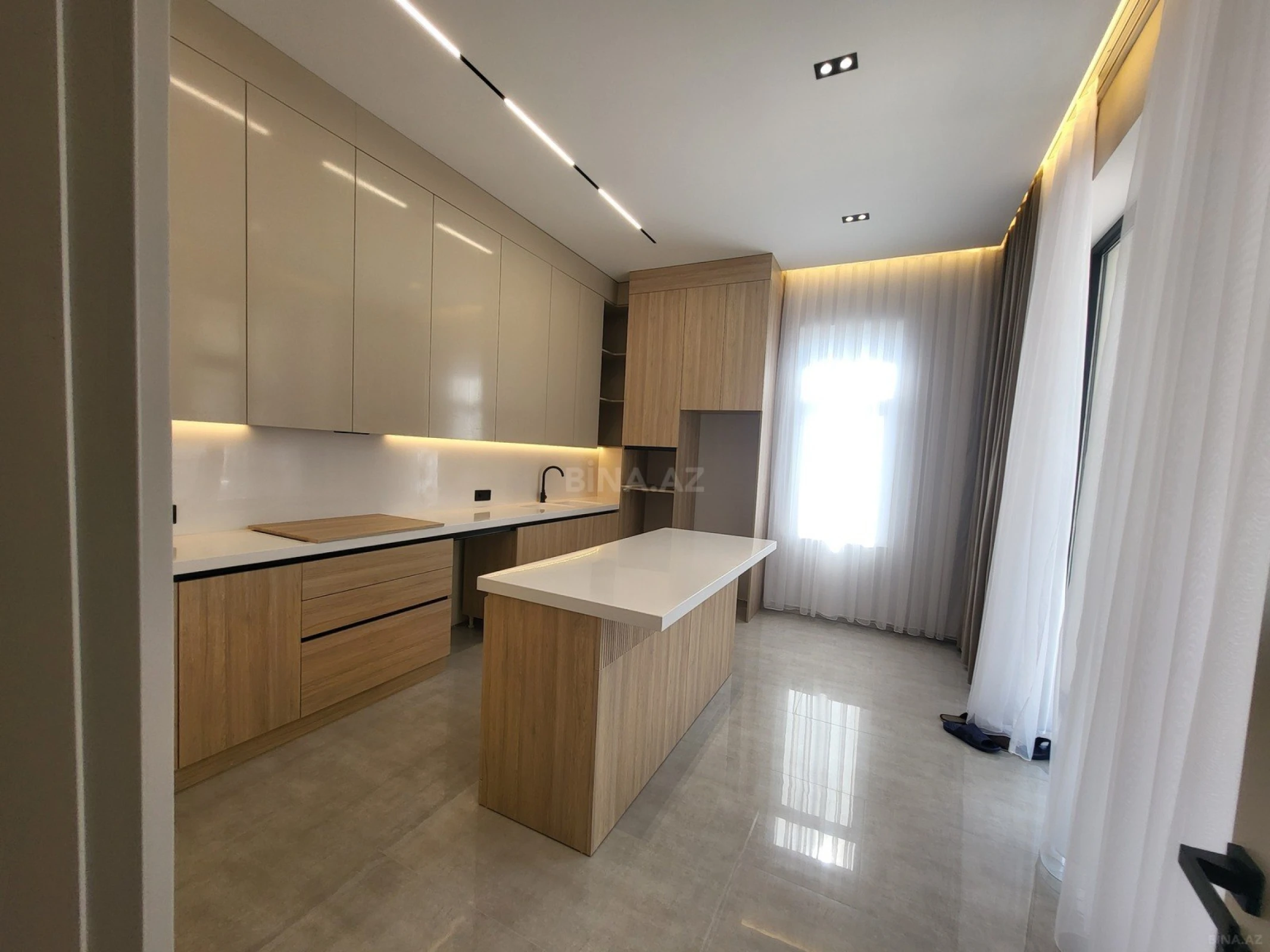Satılır 6 otaqlı həyət evi 320 m²