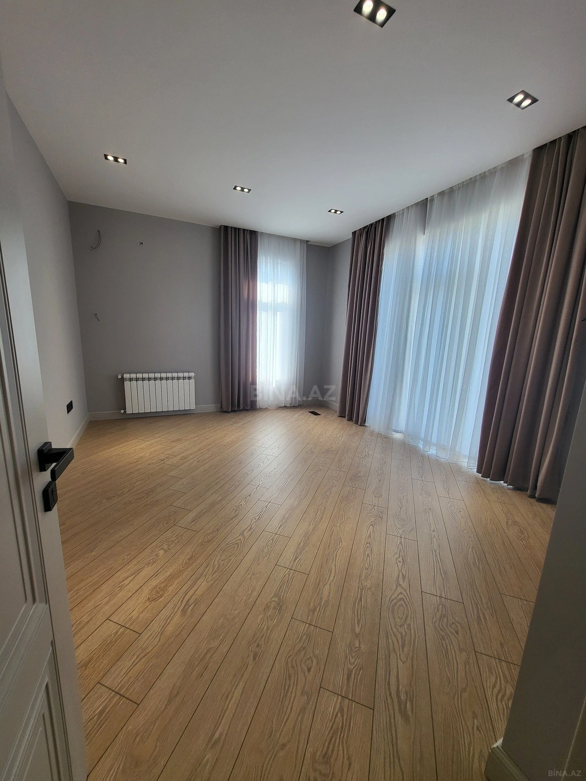 Satılır 6 otaqlı həyət evi 320 m²